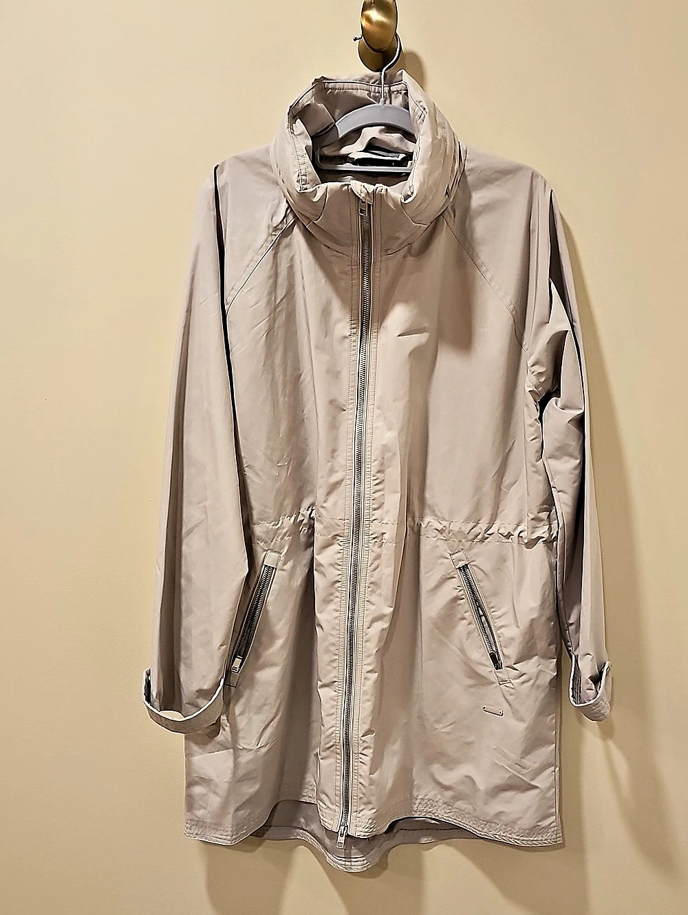 Athleta RainOut Forecast Shell Hooded Utility Jacket in Beige; Size Large; EC